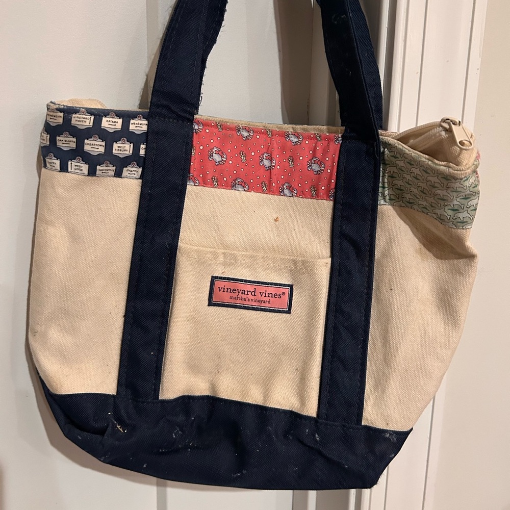 Vineyard Vines tote.
